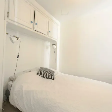 Hostnfly - Charming Near Nation Paris