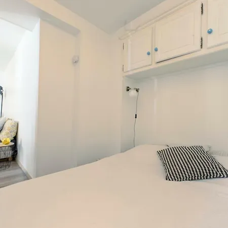 Hostnfly - Charming Near Nation Paris